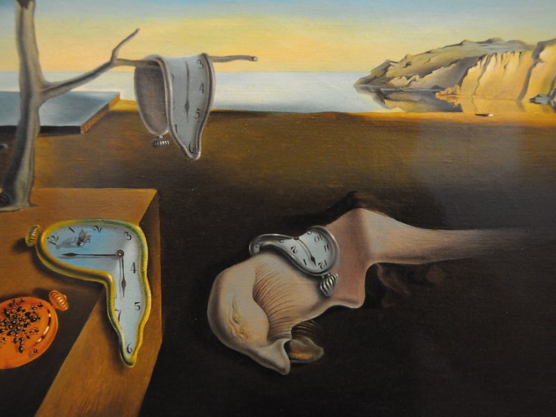 المـاضي والتـاريخ والذاكـرة